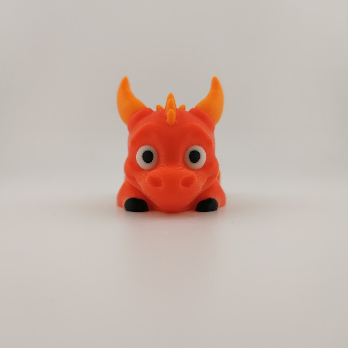 Articulated 3D printed flexi dragon shown in side profile
Flexi dragon posed to show its bending, segmented body and tail
